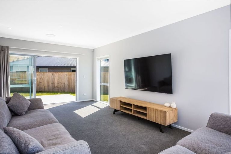 Photo of property in 65 Queen Charlotte Drive, Aotea, Porirua, 5024