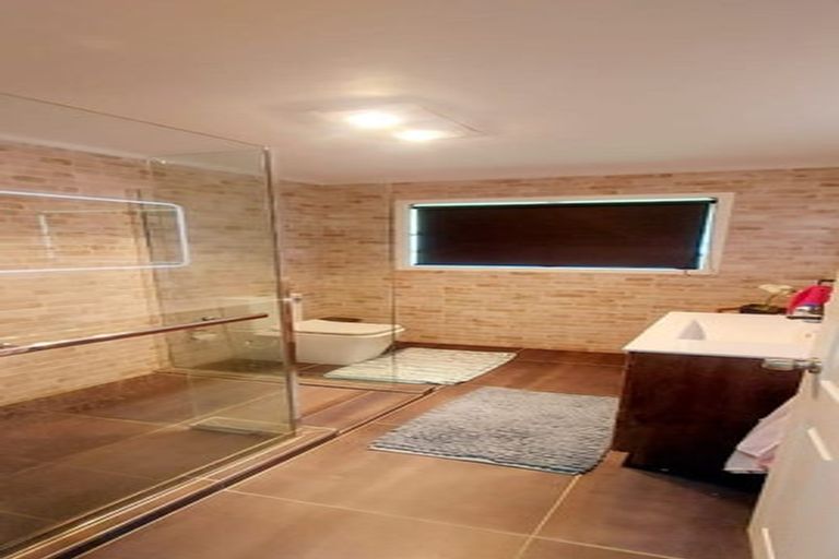 Photo of property in 64 Astley Avenue, New Lynn, Auckland, 0600