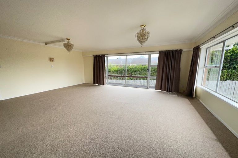 Photo of property in 37 Knightsbridge Drive, Forrest Hill, Auckland, 0620