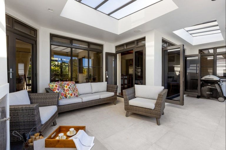 Photo of property in 21 Penwood Close, East Tamaki Heights, Auckland, 2016