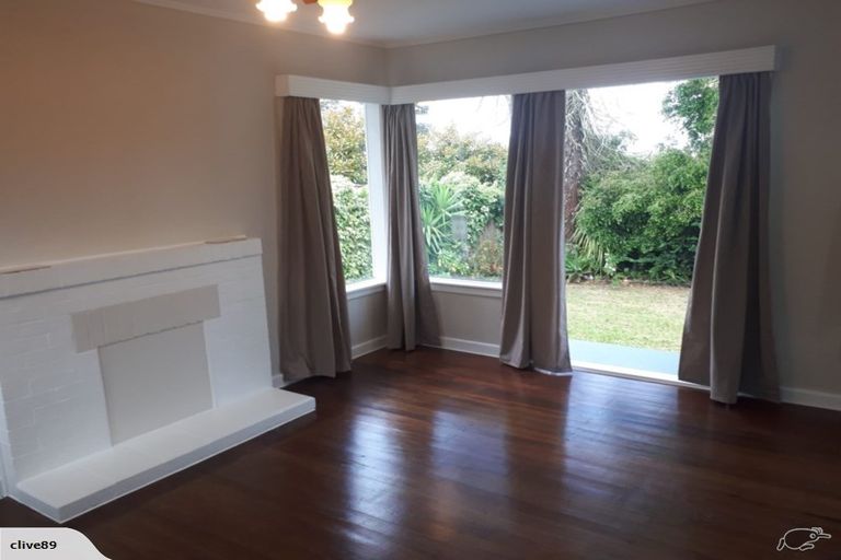 Photo of property in 239 Hepburn Road, Glendene, Auckland, 0602