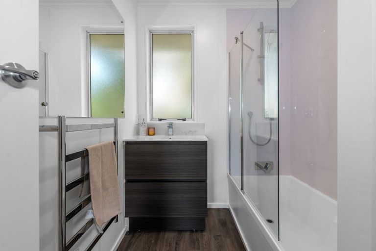 Photo of property in 3/56 Flanshaw Road, Te Atatu South, Auckland, 0610