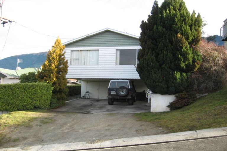 Photo of property in 16 Suburb Street, Queenstown, 9300