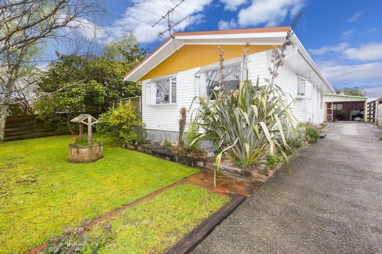 Photo of property in 23 Omaha Grove, Totara Park, Upper Hutt, 5018