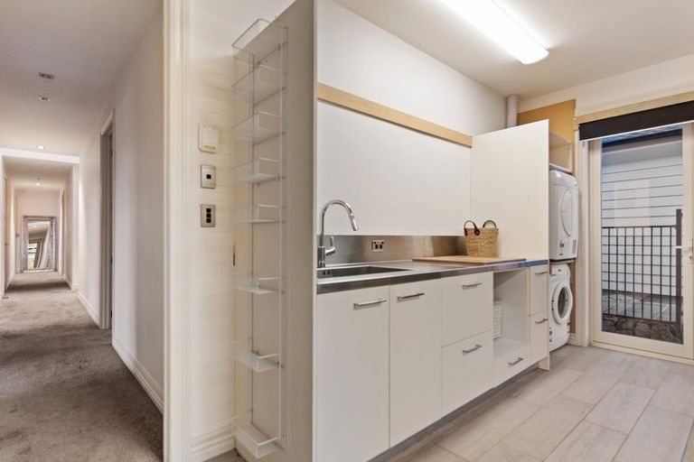 Photo of property in 6 York Terrace, Riverhead, 0820