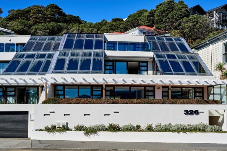 Photo of property in 2/326 Oriental Parade, Oriental Bay, Wellington, 6011