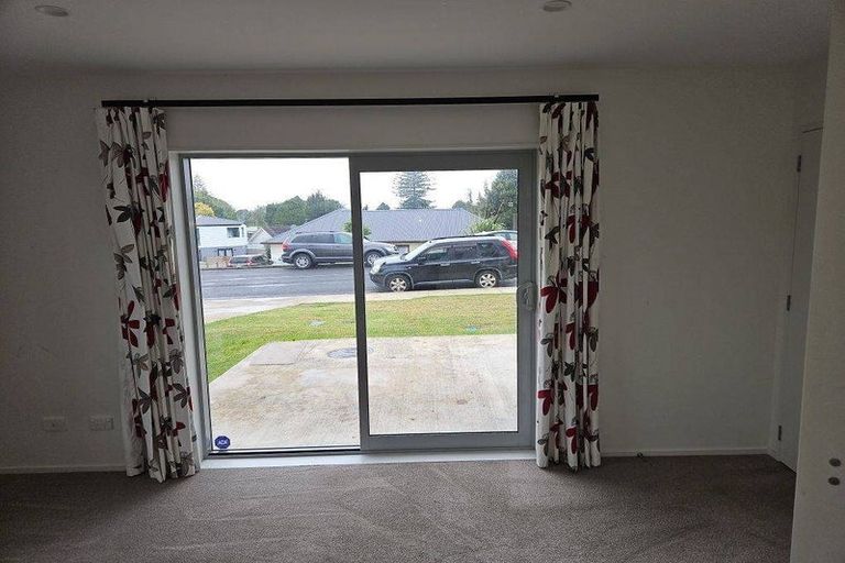 Photo of property in 10 Cliff Road, Papakura, 2110