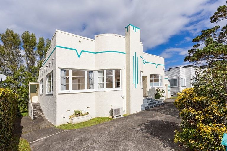 Photo of property in 1060 Great North Road, Point Chevalier, Auckland, 1022