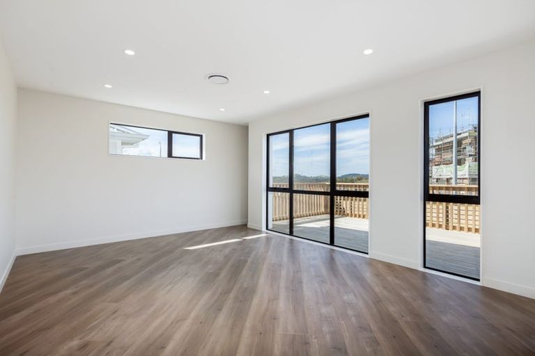 Photo of property in 1 Sunnyheights Road, Orewa, 0931