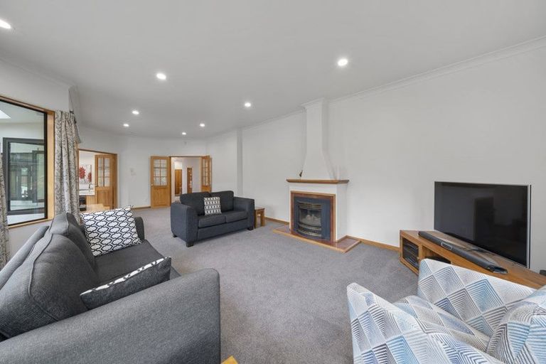 Photo of property in 2 Heritage Place, Terrace End, Palmerston North, 4410