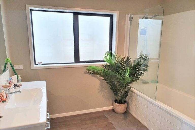 Photo of property in 28 Speldhurst Grove, Stokes Valley, Lower Hutt, 5019