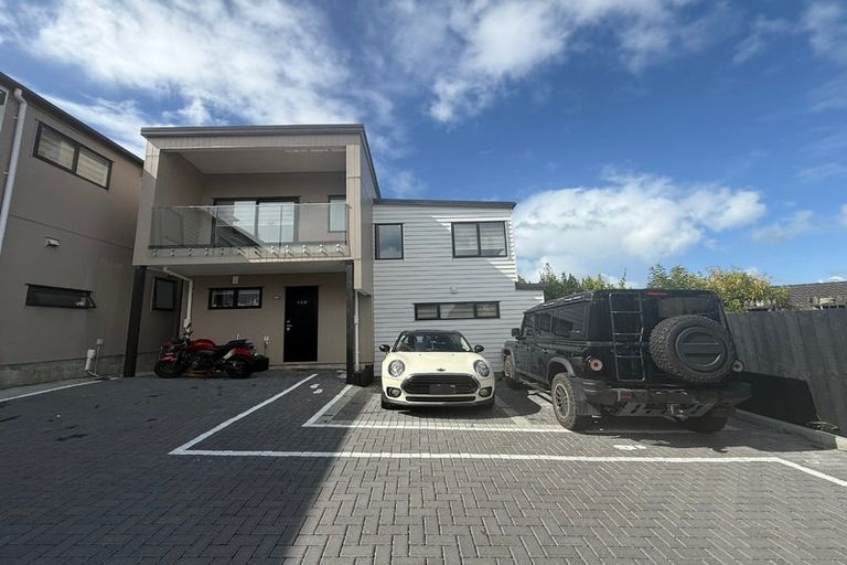 Photo of property in 35c Cedar Heights Avenue, Massey, Auckland, 0614