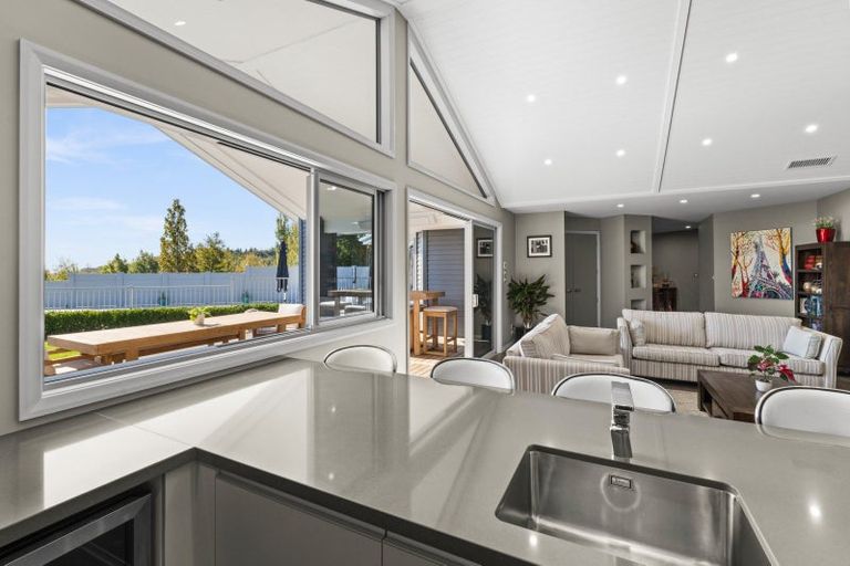 Photo of property in 12 Spur Road, Havelock North, 4130