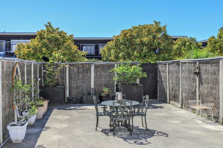 Photo of property in The Terraces, 18/9 Humber Street, Pandora, Napier, 4110