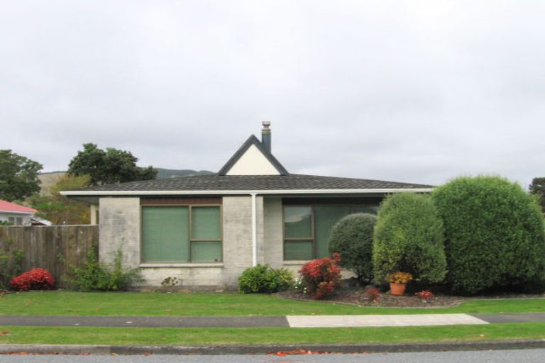 Photo of property in 6 Tawa Street, Waikanae, 5036