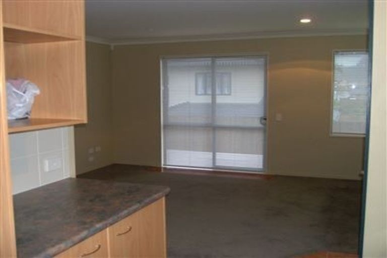 Photo of property in 24 Toledo Avenue, Henderson, Auckland, 0612
