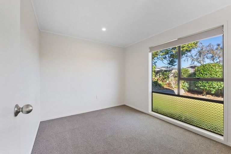 Photo of property in 21 Nevada Drive, Merrilands, New Plymouth, 4312