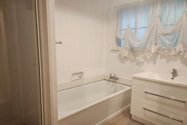 Photo of property in 1/250 Waimairi Road, Ilam, Christchurch, 8041