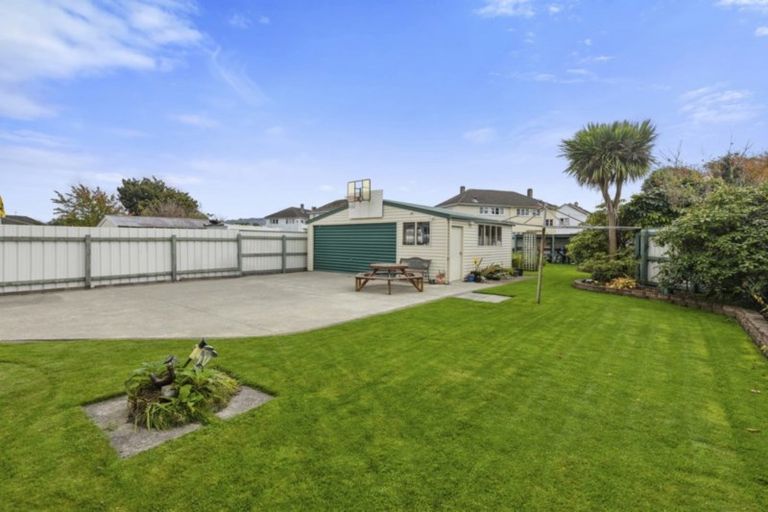 Photo of property in 20 Gibson Crescent, Naenae, Lower Hutt, 5011
