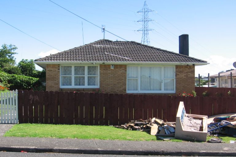 Photo of property in 79 Cobham Crescent, Kelston, Auckland, 0602