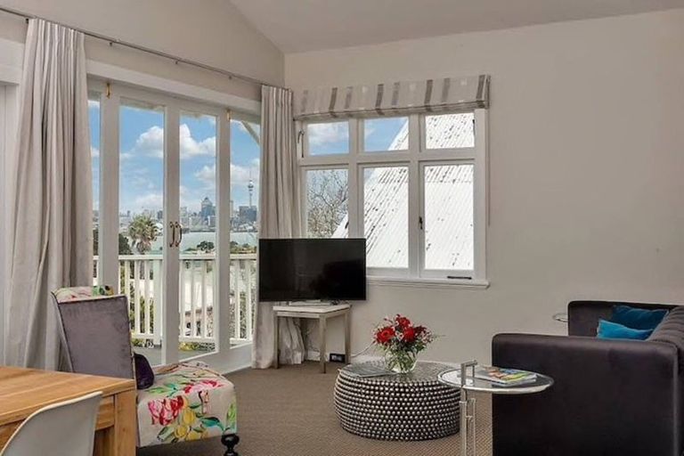 Photo of property in 2/15a Kerr Street, Devonport, Auckland, 0624