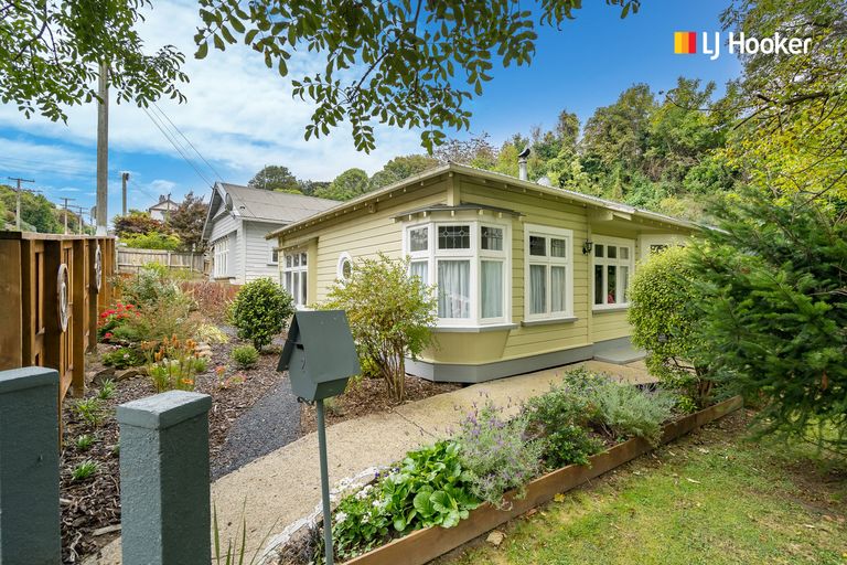Photo of property in 2 Hawthorn Avenue, Mornington, Dunedin, 9011