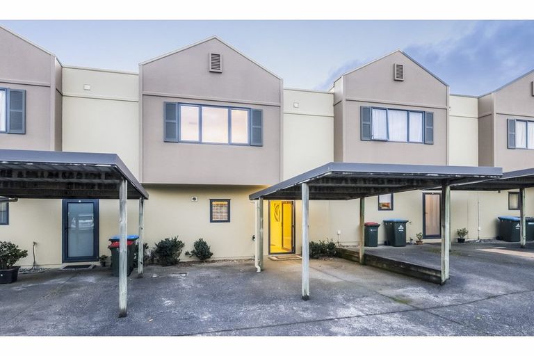 Photo of property in 5n Dryden Place, Mount Wellington, Auckland, 1051