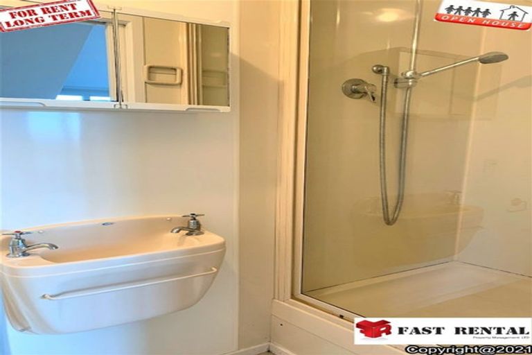 Photo of property in 18 Sumich Place, West Harbour, Auckland, 0618