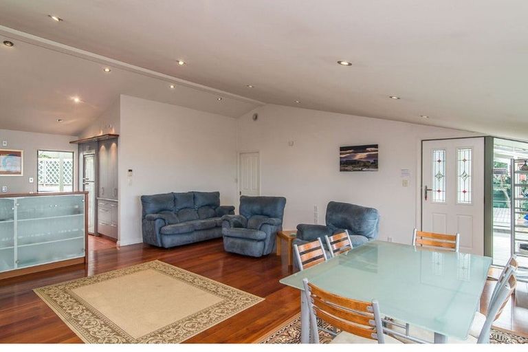 Photo of property in 110 Marine Parade, Otaki Beach, Otaki, 5512