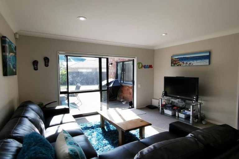 Photo of property in 21 Bellshill Close, Wattle Downs, Auckland, 2103