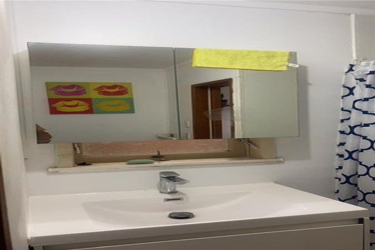 Photo of property in 2/302 Pakuranga Road, Pakuranga Heights, Auckland, 2010