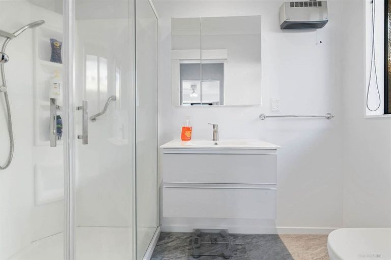 Photo of property in 30a Crispe Road, Clarks Beach, 2122