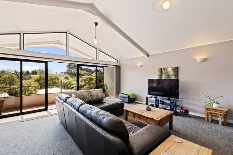 Photo of property in 12 Beaumont Crescent, Frankleigh Park, New Plymouth, 4310