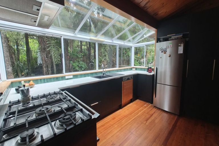 Photo of property in 26 Sylvan Valley Avenue, Titirangi, Auckland, 0604