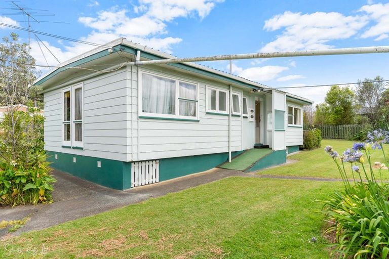 Photo of property in 8 Depot Road, Paparoa, 0571