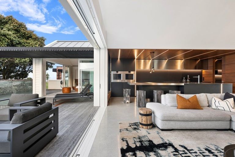 Photo of property in 192 Marine Parade, Mount Maunganui, 3116