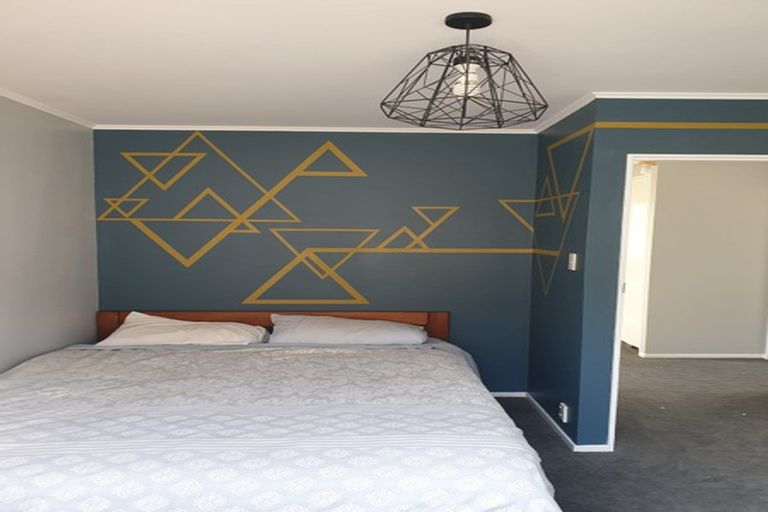 Photo of property in 1/35 St Leonards Road, Kelston, Auckland, 0602