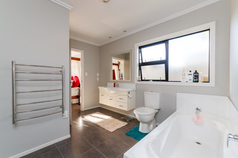 Photo of property in 1 Angelina Way, Kelvin Grove, Palmerston North, 4414