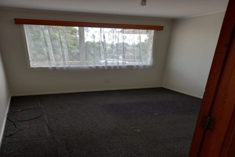 Photo of property in 9 Kelman Road, Kelston, Auckland, 0602