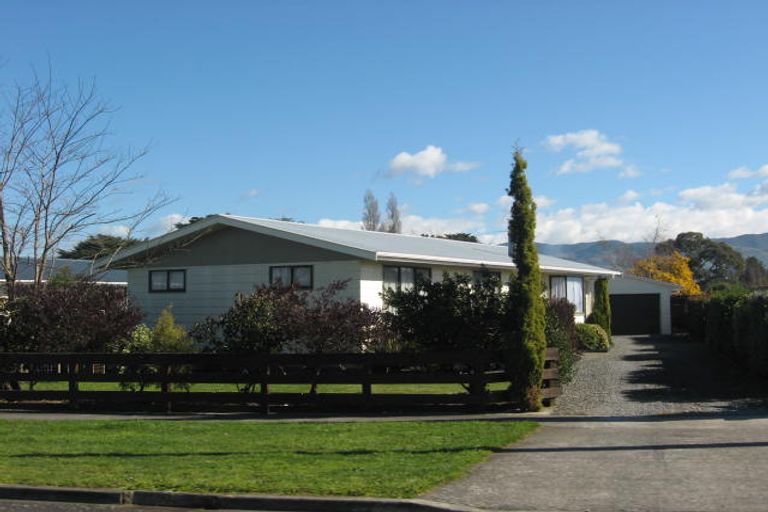 Photo of property in 18 Augustus Street, Carterton, 5713