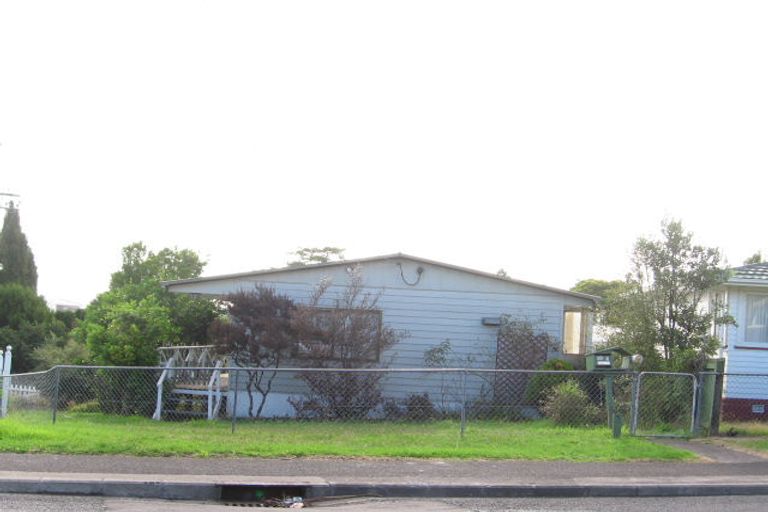 Photo of property in 1/43 Amberley Avenue, Te Atatu South, Auckland, 0610