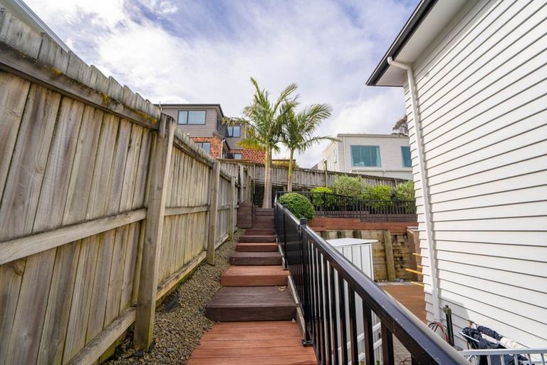 Photo of property in 17 Bintulu Place, Fairview Heights, Auckland, 0632