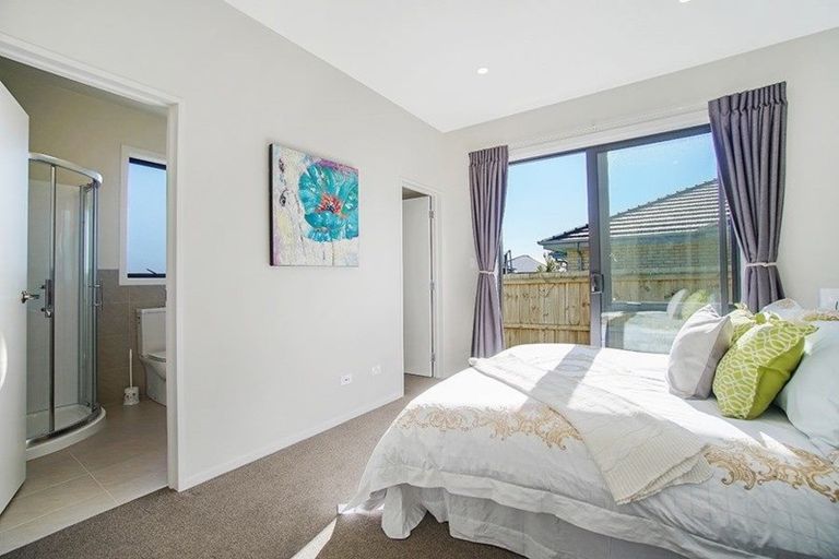 Photo of property in 8 Twin Parks Rise, Papakura, 2110