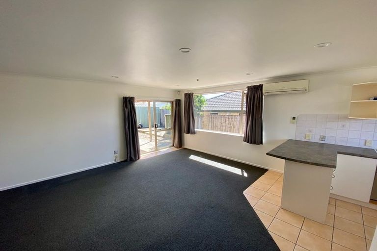 Photo of property in 8 Piriti Place, Weymouth, Auckland, 2103