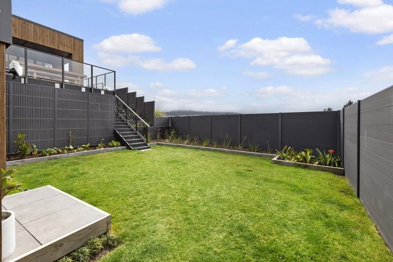 Photo of property in 4 Boeing Way, Newlands, Wellington, 6037