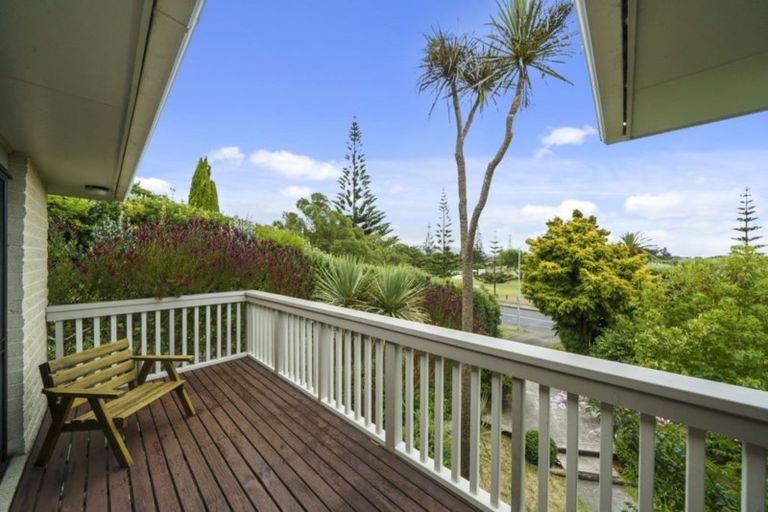 Photo of property in 36 Queens Road, Waikanae Beach, Waikanae, 5036