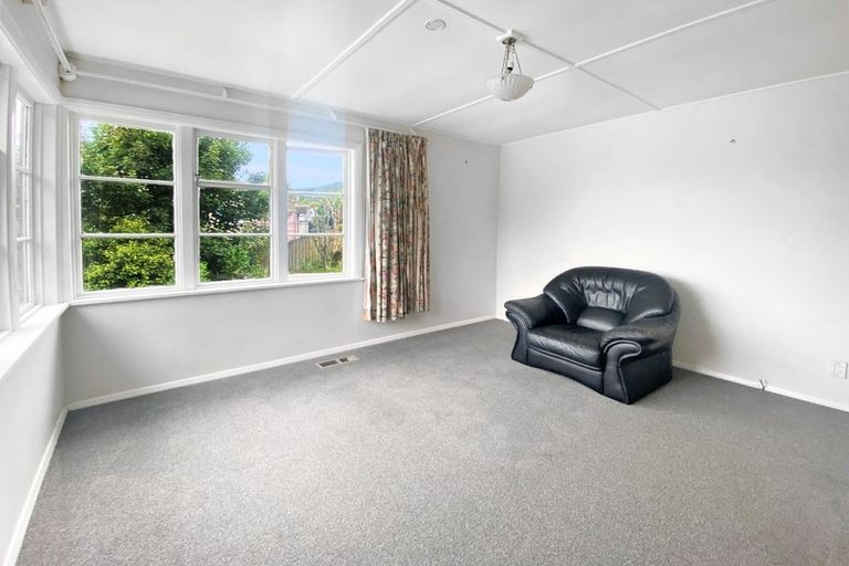 Photo of property in 3 Montgomery Avenue, Karori, Wellington, 6012