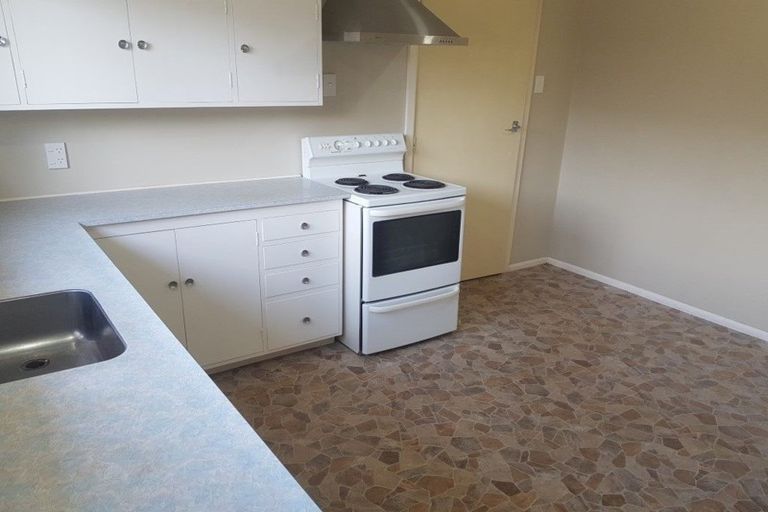 Photo of property in 2/42 North Avon Road, Richmond, Christchurch, 8013