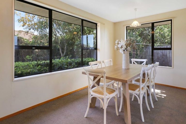 Photo of property in 8 Algie Place, Avonhead, Christchurch, 8042