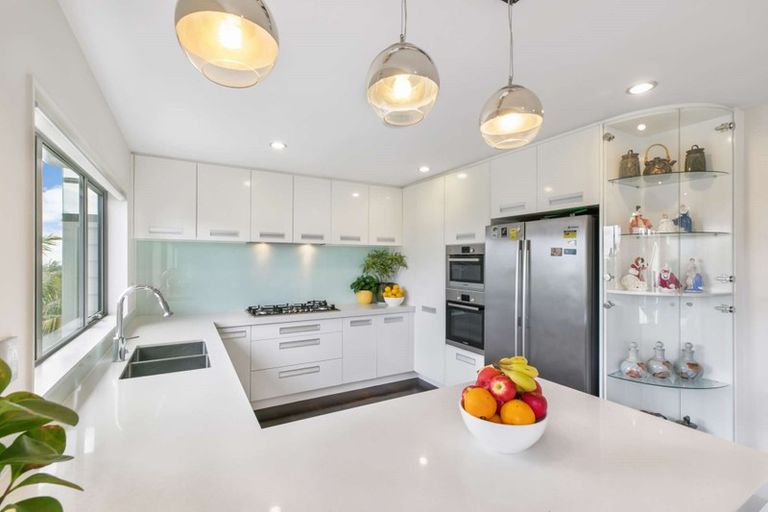 Photo of property in 2b St Clair Place, Browns Bay, Auckland, 0630